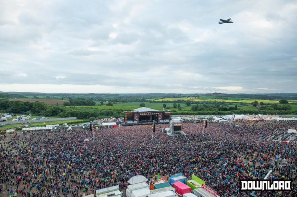 Penonton Download Festival 2013 di Iron Maiden stage