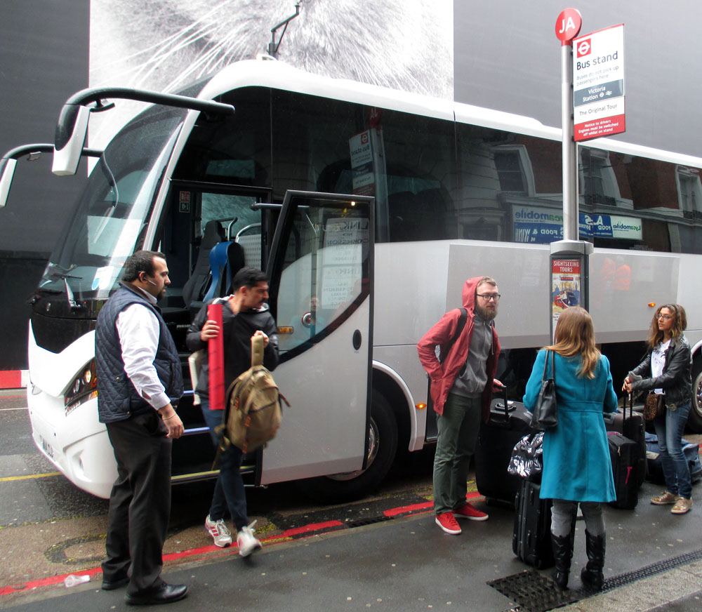Lokasi drop off bis di depan stasiun London Victoria